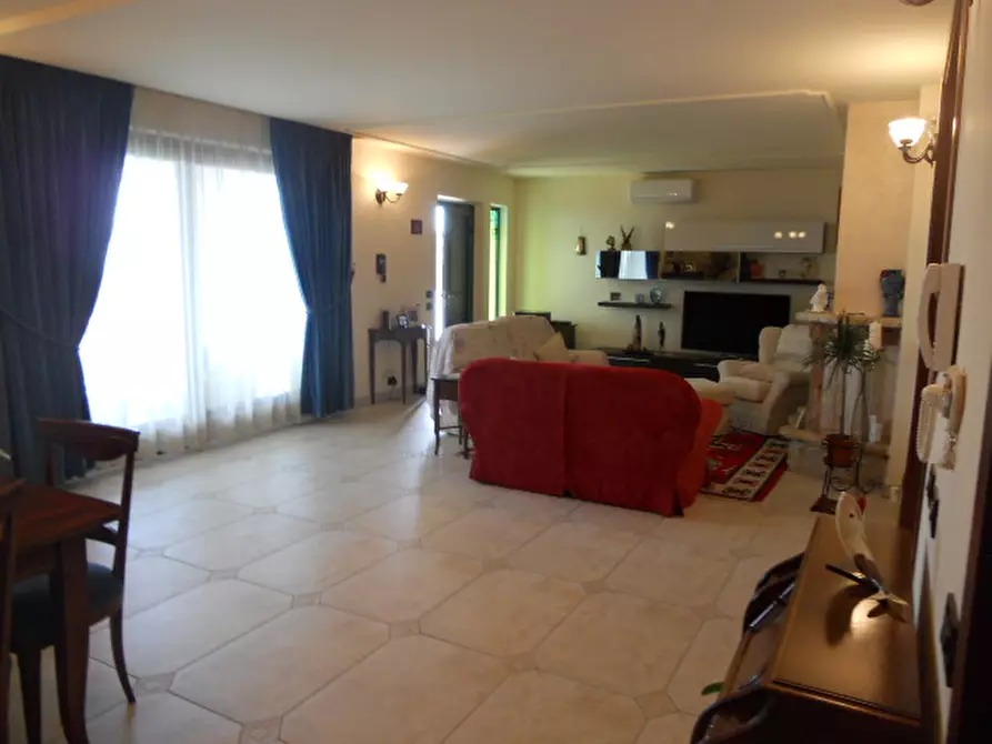 Immagine 6 di Villa in vendita  in Via Castani a Martinsicuro