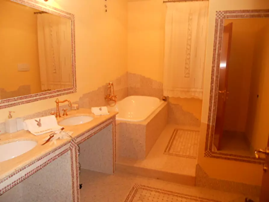 Immagine 10 di Villa in vendita  in Via Castani a Martinsicuro