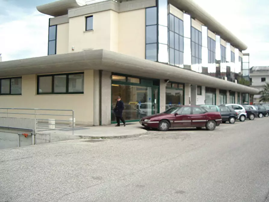 Immagine 1 di Magazzino in vendita  in Largo Danubio a San Benedetto Del Tronto