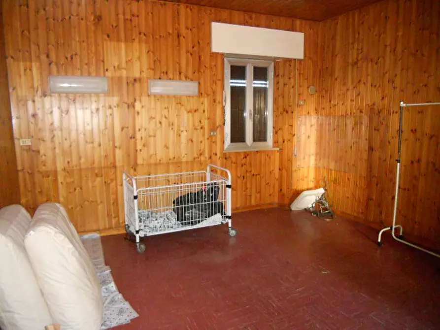 Immagine 3 di Locale commerciale in affitto  in Via D'Annunzio a Colonnella