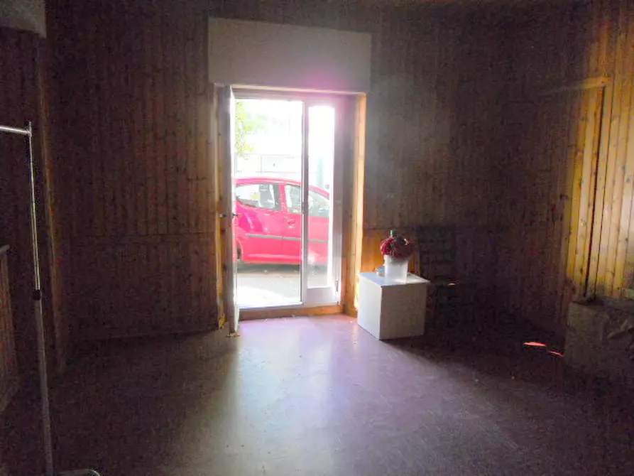 Immagine 4 di Locale commerciale in affitto  in Via D'Annunzio a Colonnella