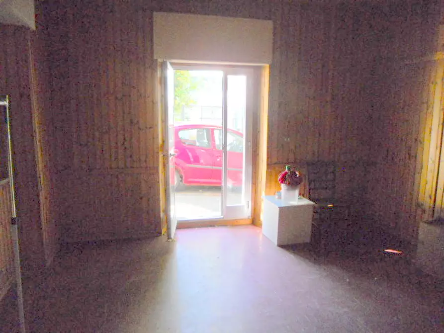 Immagine 5 di Locale commerciale in affitto  in Via D'Annunzio a Colonnella