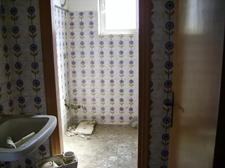 Immagine 10 di Locale commerciale in vendita  in Via B. Colleoni a San Benedetto Del Tronto