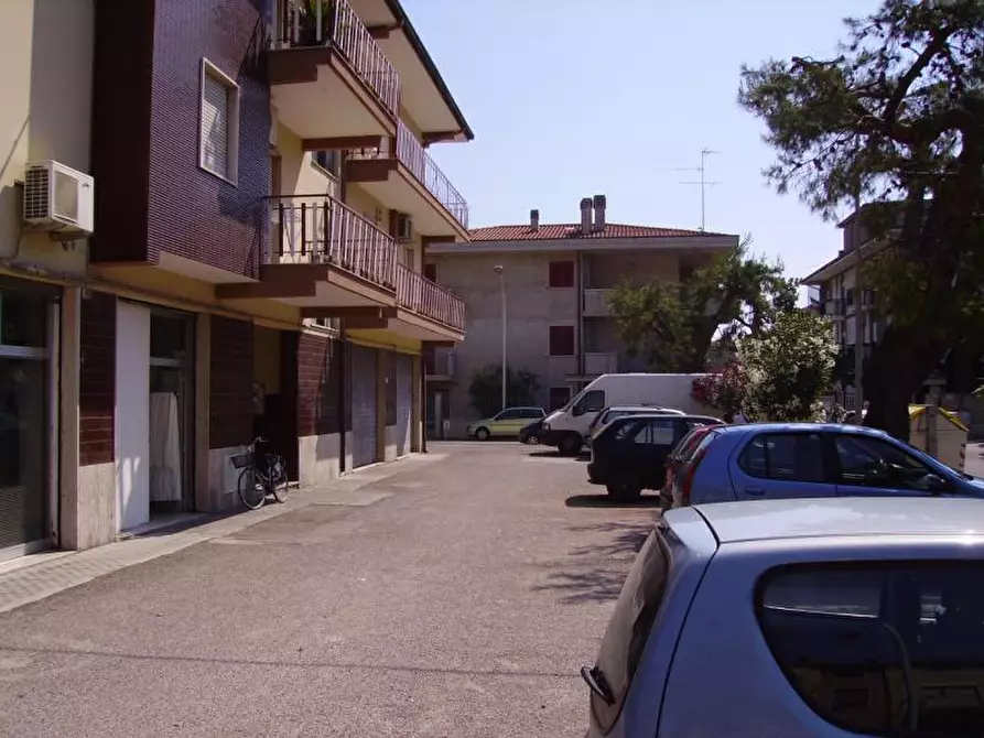 Immagine 4 di Locale commerciale in vendita  in Via B. Colleoni a San Benedetto Del Tronto