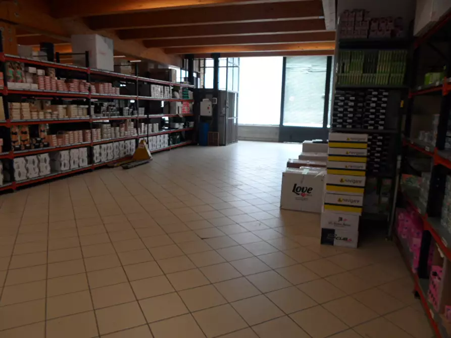 Immagine 6 di Locale commerciale in vendita  in Via C. e L. Gabrielli a San Benedetto Del Tronto