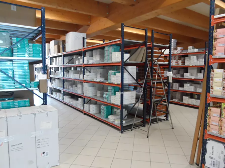 Immagine 2 di Locale commerciale in vendita  in Via C. e L. Gabrielli a San Benedetto Del Tronto
