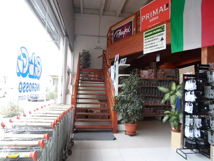 Immagine 5 di Locale commerciale in vendita  in Via C. e L. Gabrielli a San Benedetto Del Tronto