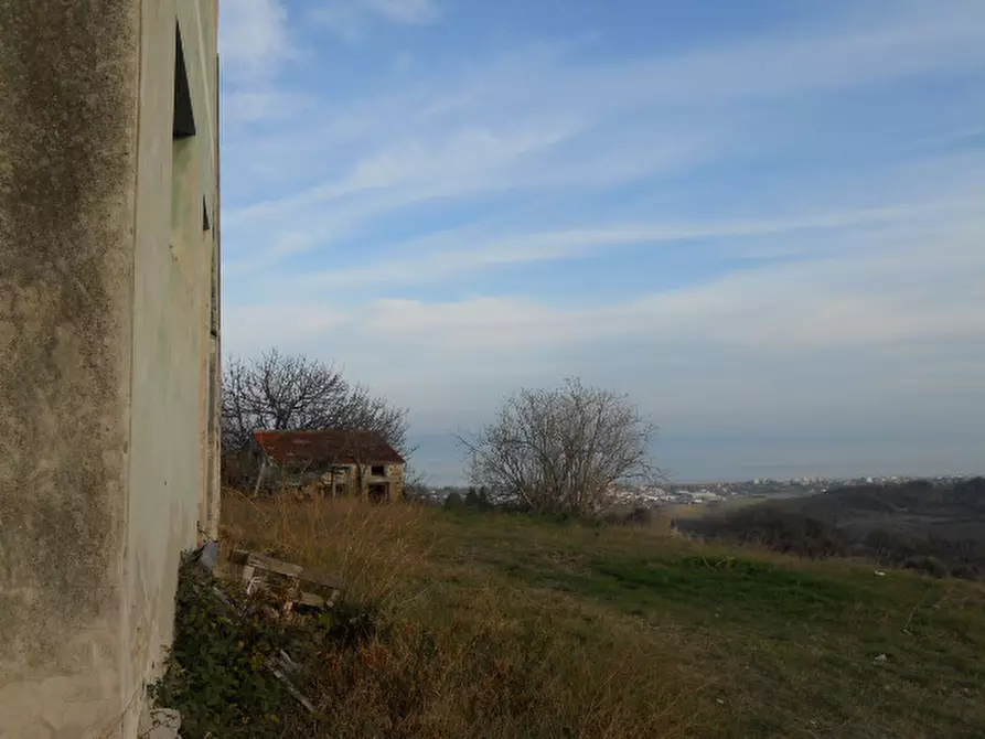 Immagine 11 di Rustico / casale in vendita  in Contrada San Martino a Colonnella