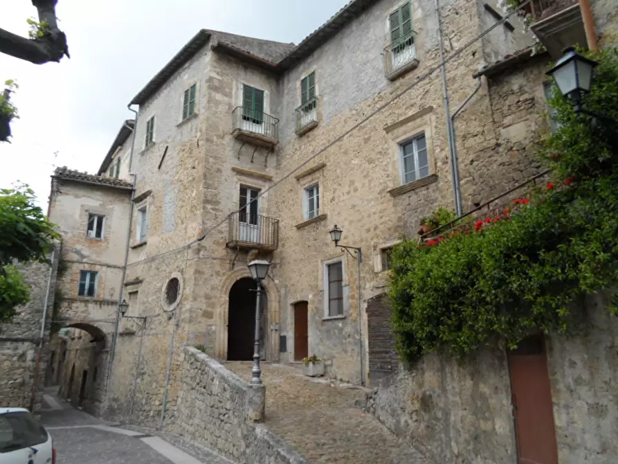 Immagine 1 di Appartamento in vendita  in Via Mazzini a Civitella Del Tronto
