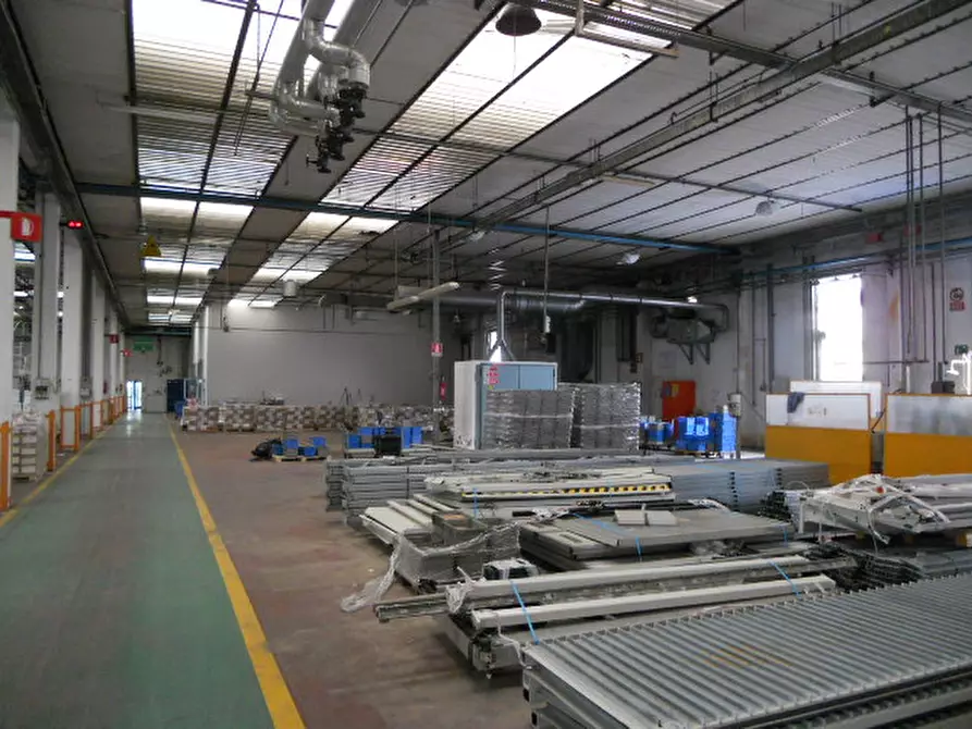 Immagine 7 di Capannone industriale in vendita  a Colonnella