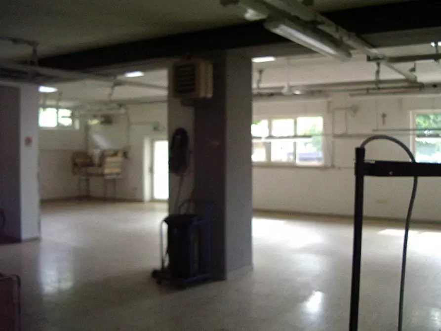 Immagine 6 di Laboratorio in vendita  in Via San Giovanni a Colonnella
