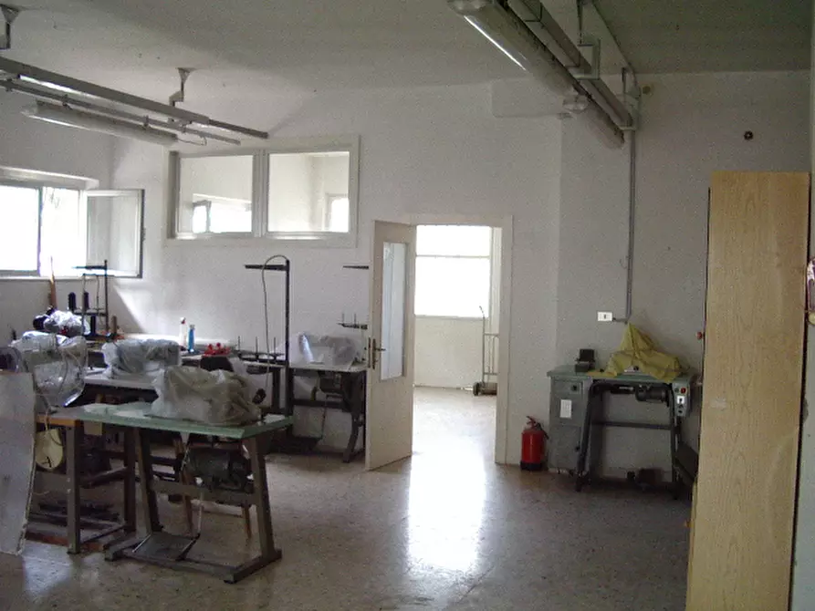 Immagine 4 di Laboratorio in vendita  in Via San Giovanni a Colonnella