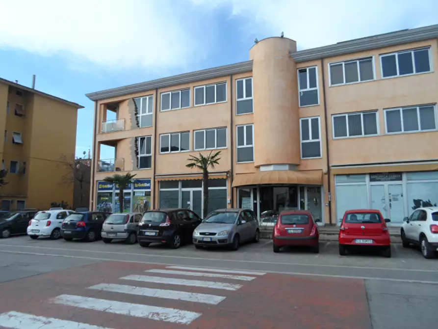 Immagine 4 di Locale commerciale in vendita  in Via Toti a San Benedetto Del Tronto