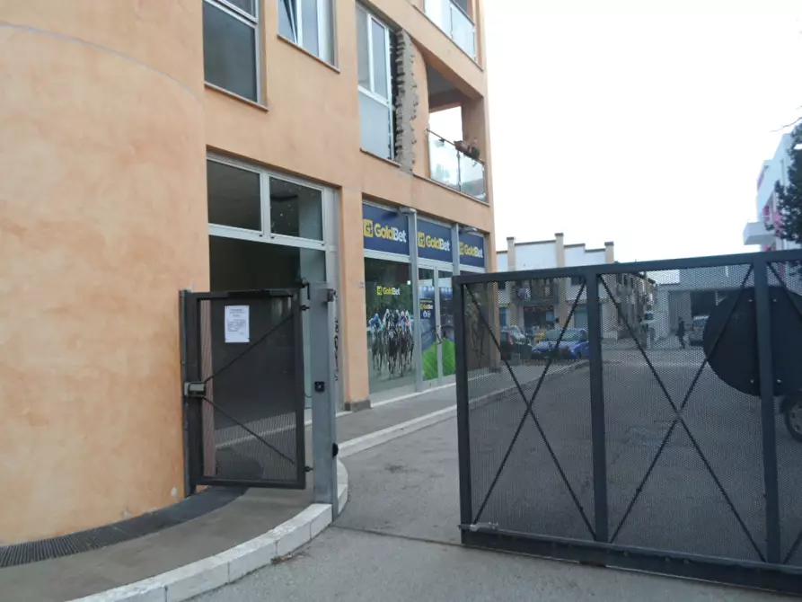 Immagine 6 di Locale commerciale in vendita  in Via Toti a San Benedetto Del Tronto