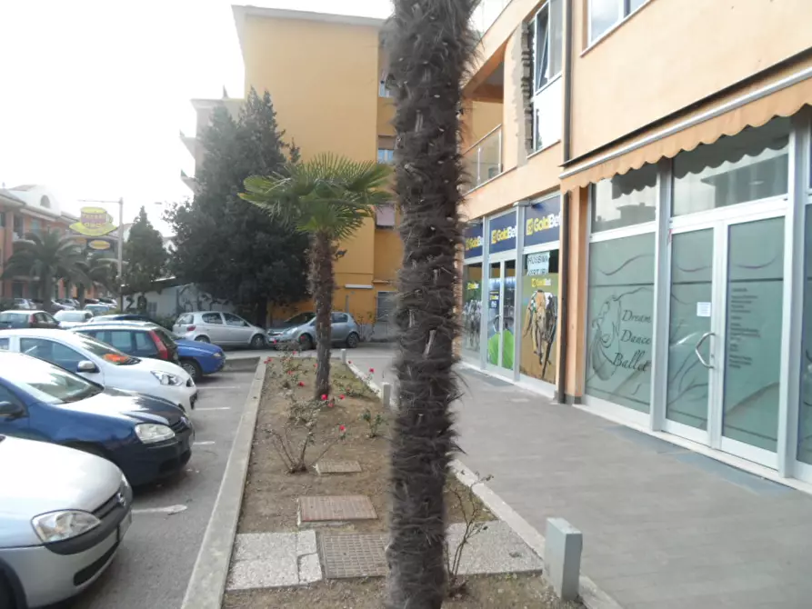 Immagine 5 di Locale commerciale in vendita  in Via Toti a San Benedetto Del Tronto