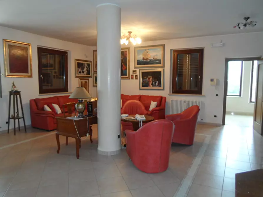 Immagine 2 di Villa in vendita  in Contrada Civita a Colonnella