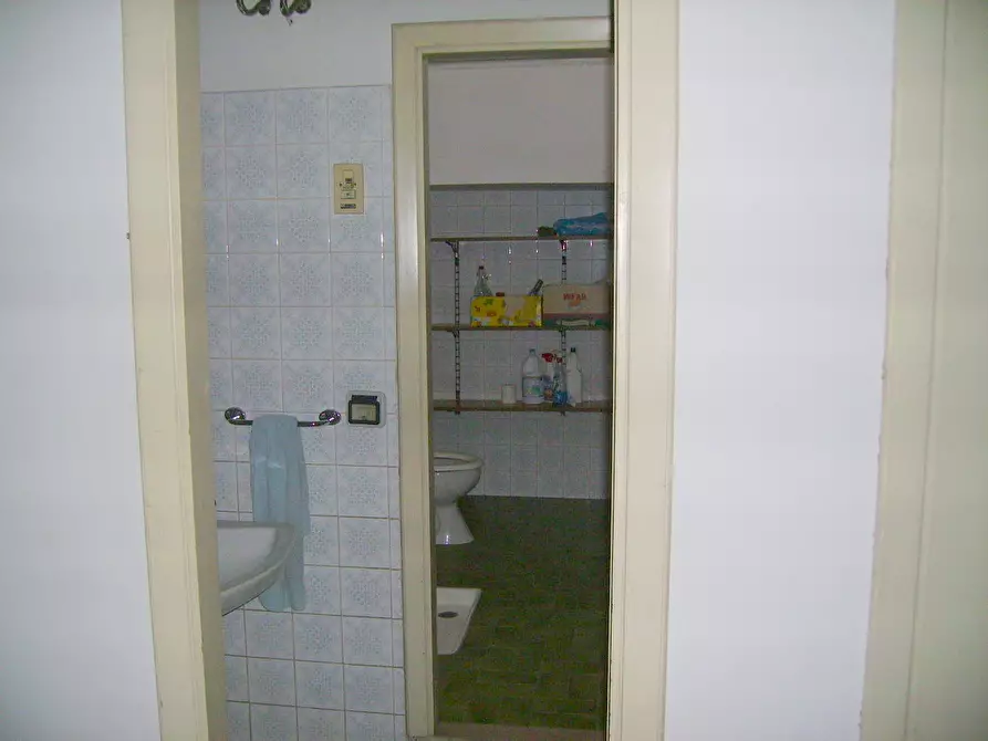 Immagine 7 di Locale commerciale in affitto  in Corso Mazzini a San Benedetto Del Tronto