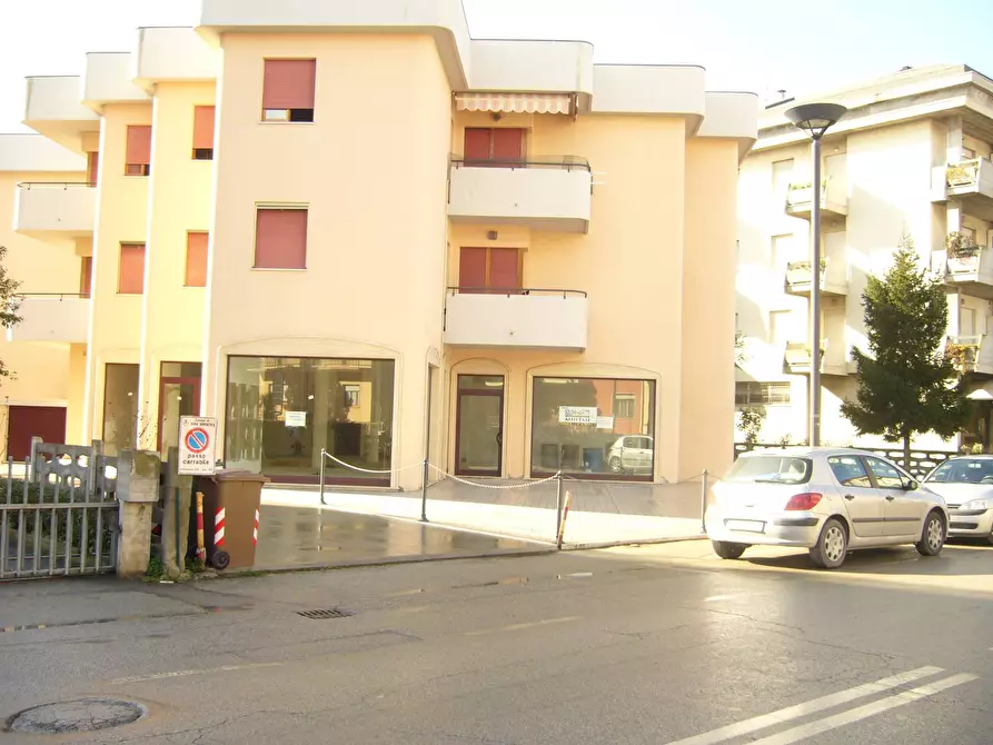 Immagine 3 di Locale commerciale in affitto  in Via Mazzini a Alba Adriatica