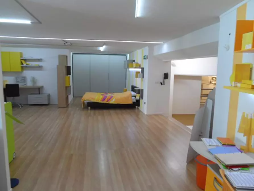 Immagine 4 di Locale commerciale in vendita  in Via Nazario Sauro a San Benedetto Del Tronto