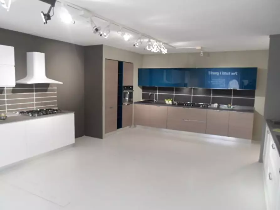 Immagine 6 di Locale commerciale in vendita  in Via Nazario Sauro a San Benedetto Del Tronto