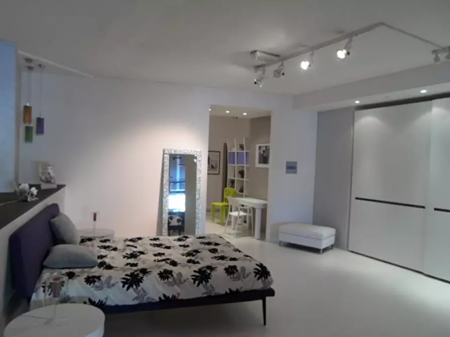 Immagine 15 di Locale commerciale in vendita  in Via Nazario Sauro a San Benedetto Del Tronto