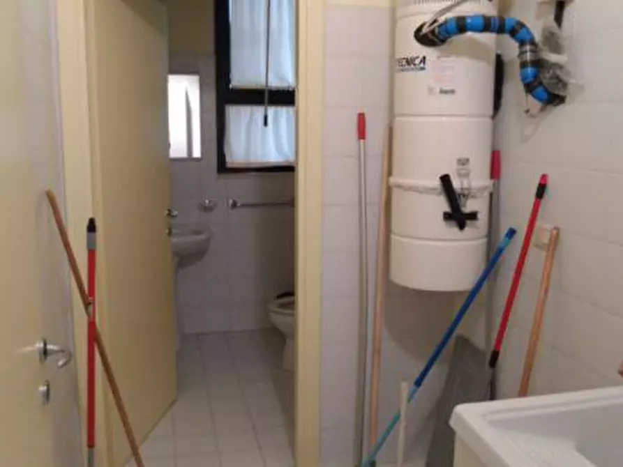 Immagine 21 di Locale commerciale in vendita  in Via Nazario Sauro a San Benedetto Del Tronto