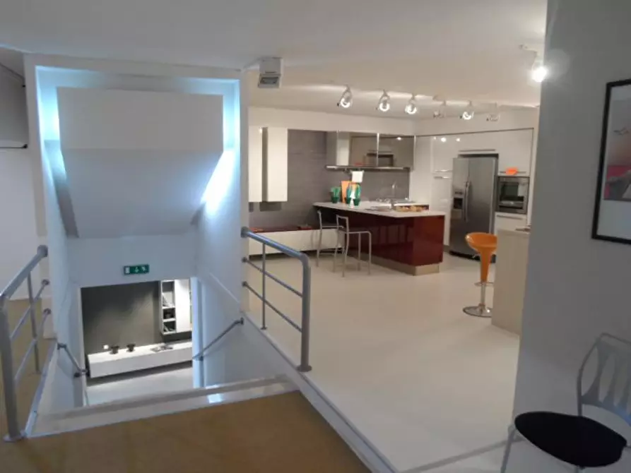 Immagine 10 di Locale commerciale in vendita  in Via Nazario Sauro a San Benedetto Del Tronto