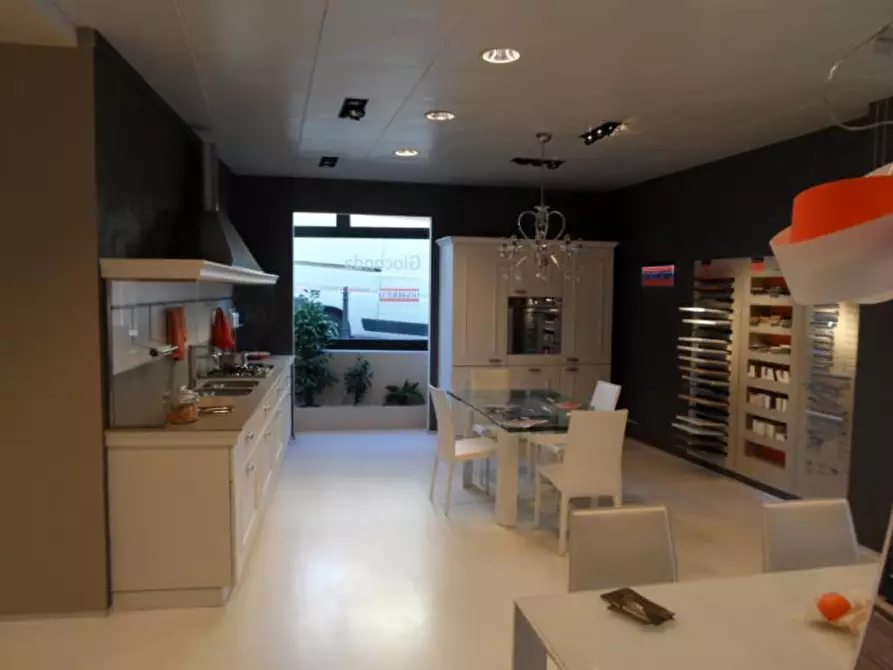 Immagine 24 di Locale commerciale in vendita  in Via Nazario Sauro a San Benedetto Del Tronto