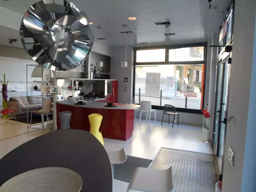 Immagine 2 di Locale commerciale in vendita  in Via Nazario Sauro a San Benedetto Del Tronto