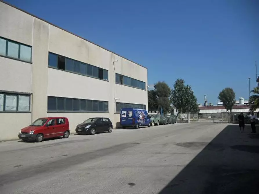 Immagine 1 di Capannone industriale in vendita  in Via Dei Castani a Martinsicuro