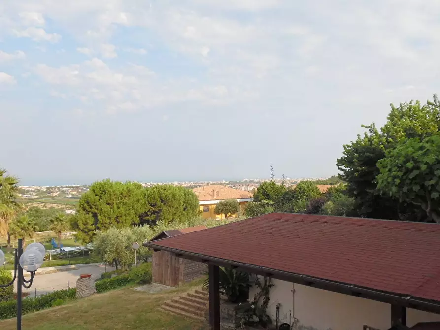 Immagine 11 di Villa in vendita  in Via Fonte Maggio a Martinsicuro