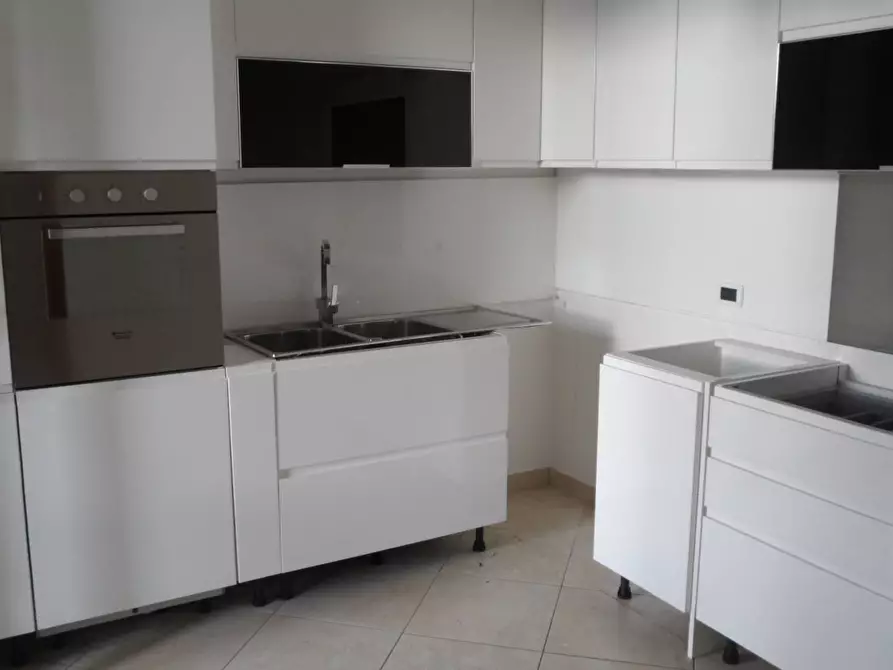 Immagine 3 di Appartamento in vendita  in Via Umbria a Martinsicuro