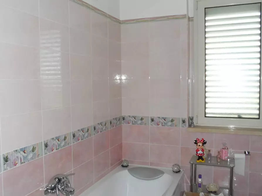 Immagine 7 di Appartamento in vendita  in Via Umbria a Martinsicuro