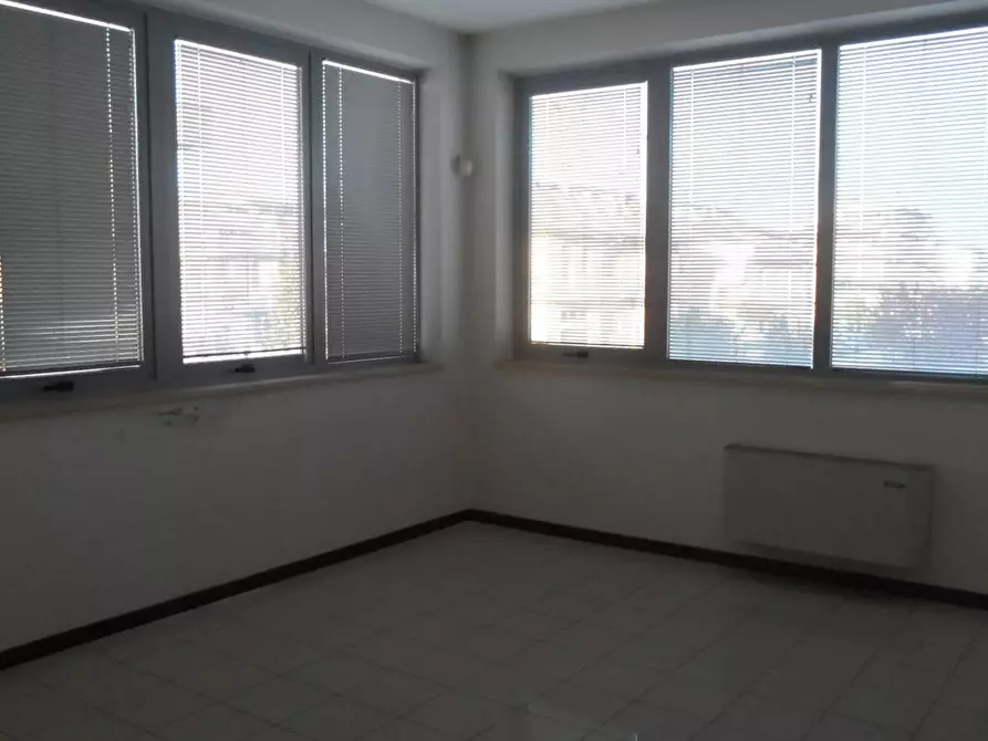 Immagine 3 di Locale commerciale in vendita  in Via Piave a San Benedetto Del Tronto