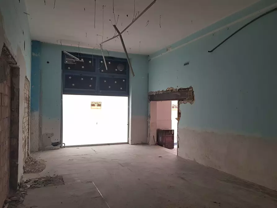 Immagine 10 di Magazzino in affitto  in Via Marsala a San Benedetto Del Tronto
