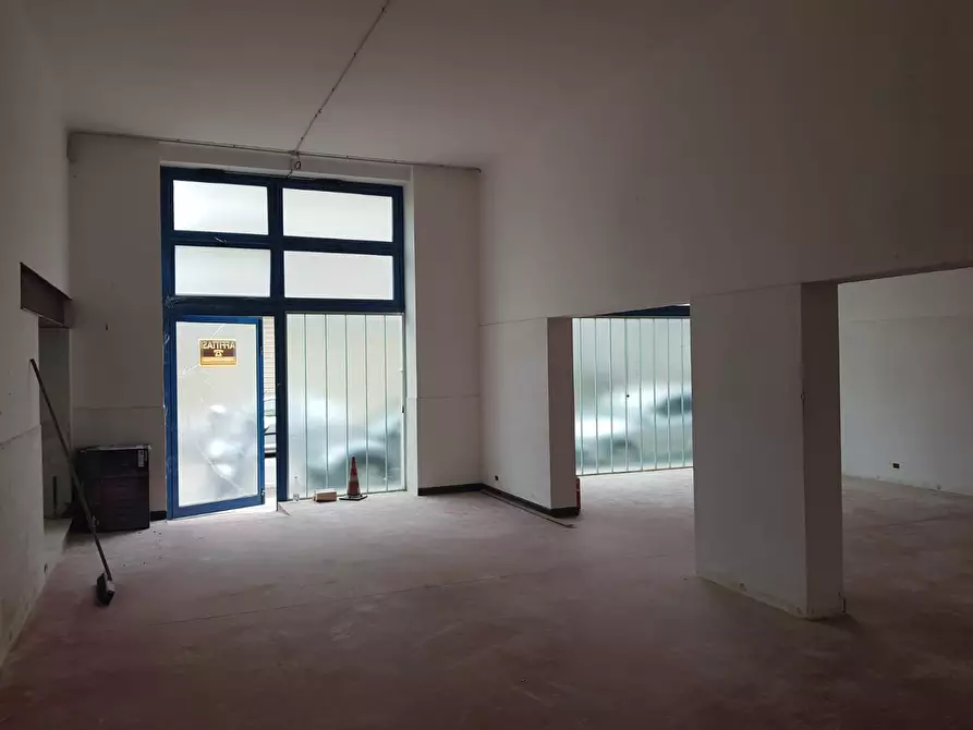 Immagine 11 di Magazzino in affitto  in Via Marsala a San Benedetto Del Tronto