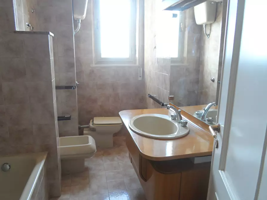 Immagine 13 di Appartamento in vendita  in Via D'Annunzio a Martinsicuro