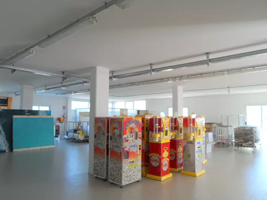 Immagine 2 di Laboratorio in vendita  in Via Papa Urbano I a San Benedetto Del Tronto