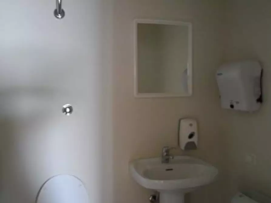 Immagine 11 di Ufficio in affitto  in Via Pomezia a San Benedetto Del Tronto