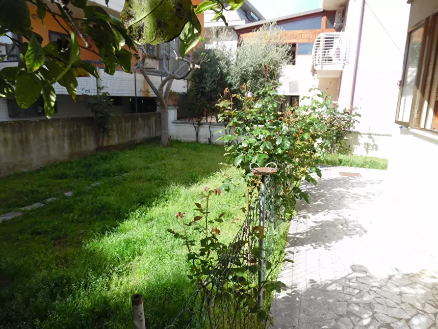 Immagine 18 di Casa indipendente in vendita  in Via G. Marconi a Martinsicuro