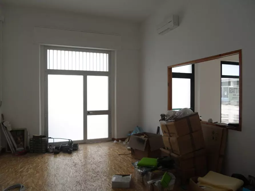 Immagine 2 di Locale commerciale in affitto  in Viale Colombo a San Benedetto Del Tronto