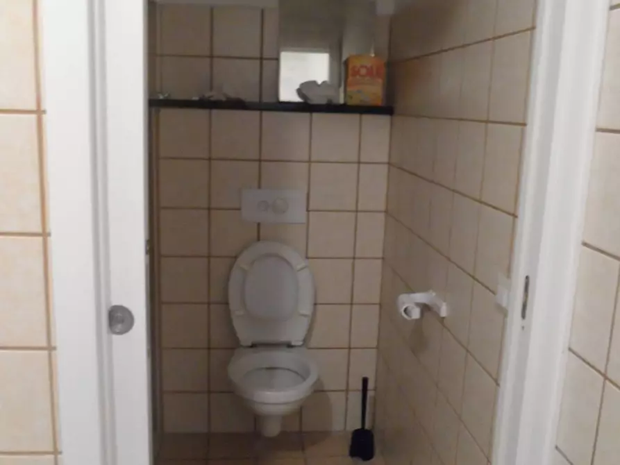 Immagine 9 di Locale commerciale in affitto  in Viale Colombo a San Benedetto Del Tronto