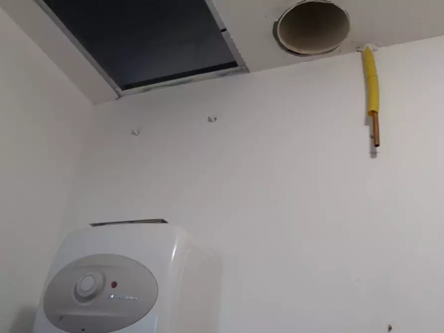 Immagine 11 di Locale commerciale in affitto  in Viale Colombo a San Benedetto Del Tronto