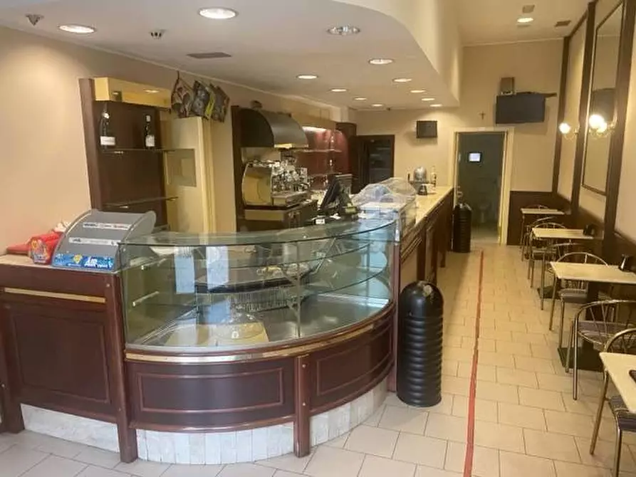 Immagine 1 di Attività commerciale in vendita  in Via Colombo a Ascoli Piceno