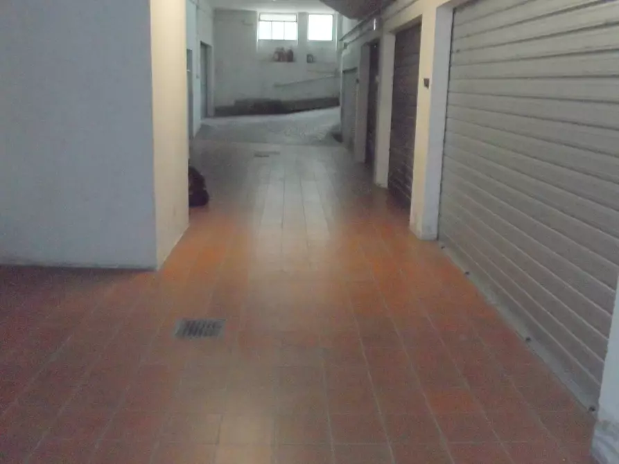 Immagine 2 di Box auto in vendita  in Via C. e L. Gabrielli a San Benedetto Del Tronto