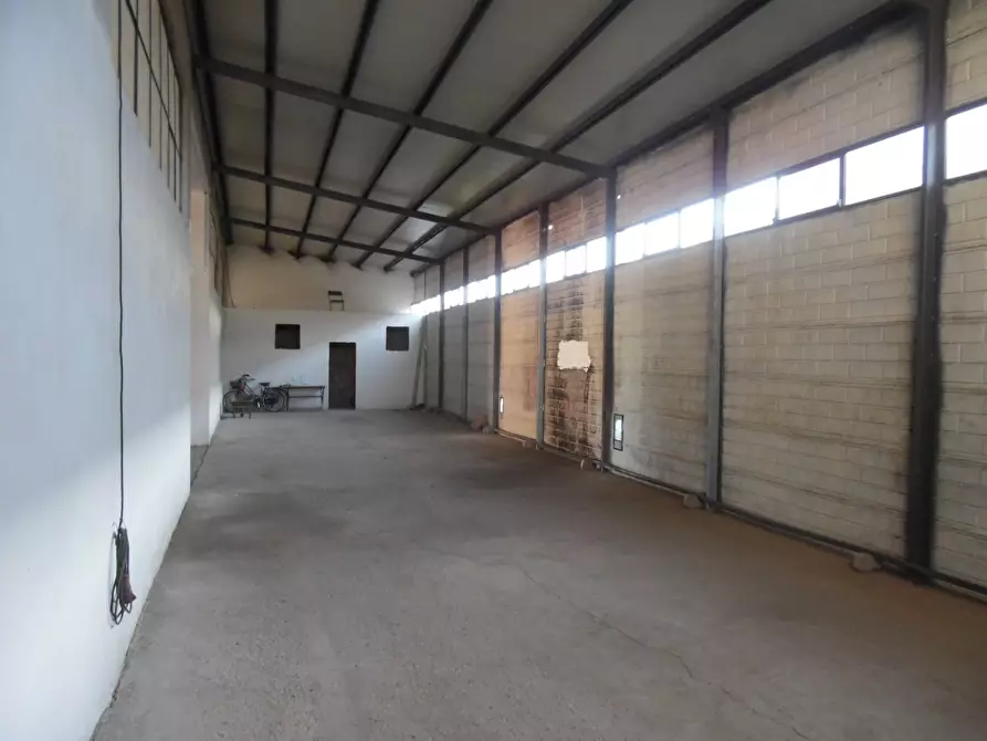 Immagine 6 di Capannone industriale in affitto  in Via Val Tiberina a San Benedetto Del Tronto