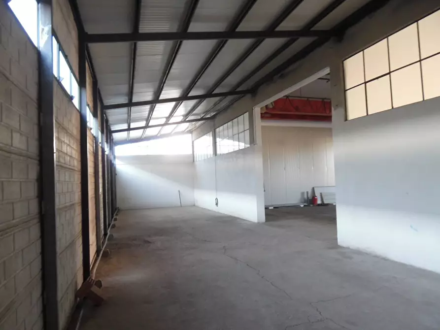 Immagine 13 di Capannone industriale in affitto  in Via Val Tiberina a San Benedetto Del Tronto