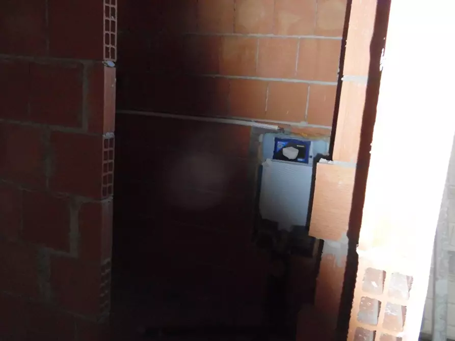 Immagine 14 di Capannone industriale in affitto  in Via Val Tiberina a San Benedetto Del Tronto