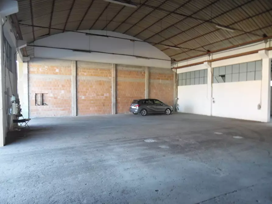 Immagine 9 di Capannone industriale in affitto  in Via Val Tiberina a San Benedetto Del Tronto