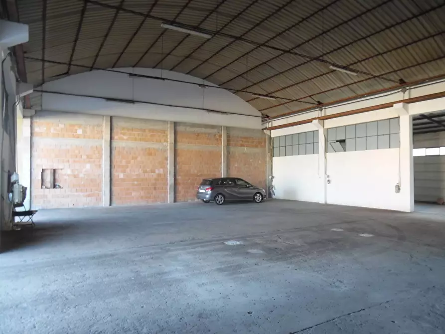 Immagine 12 di Capannone industriale in affitto  in Via Val Tiberina a San Benedetto Del Tronto